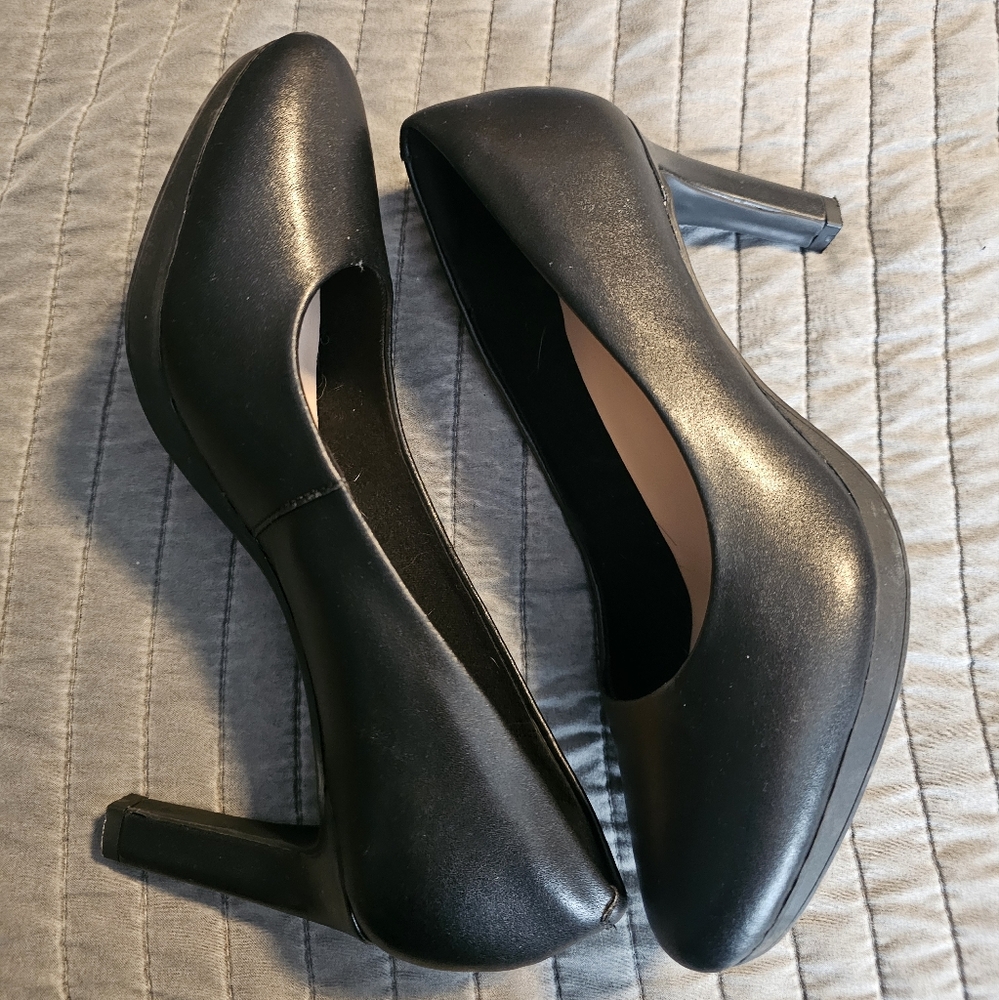 Clark's black heels